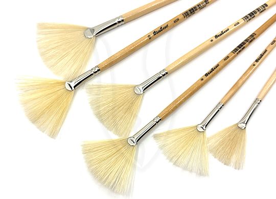  Hosszúnyelű művészecsetek 